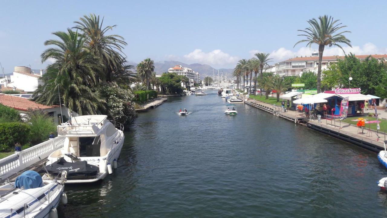 Villa Promenade Terrace Empuriabrava Bagian luar foto