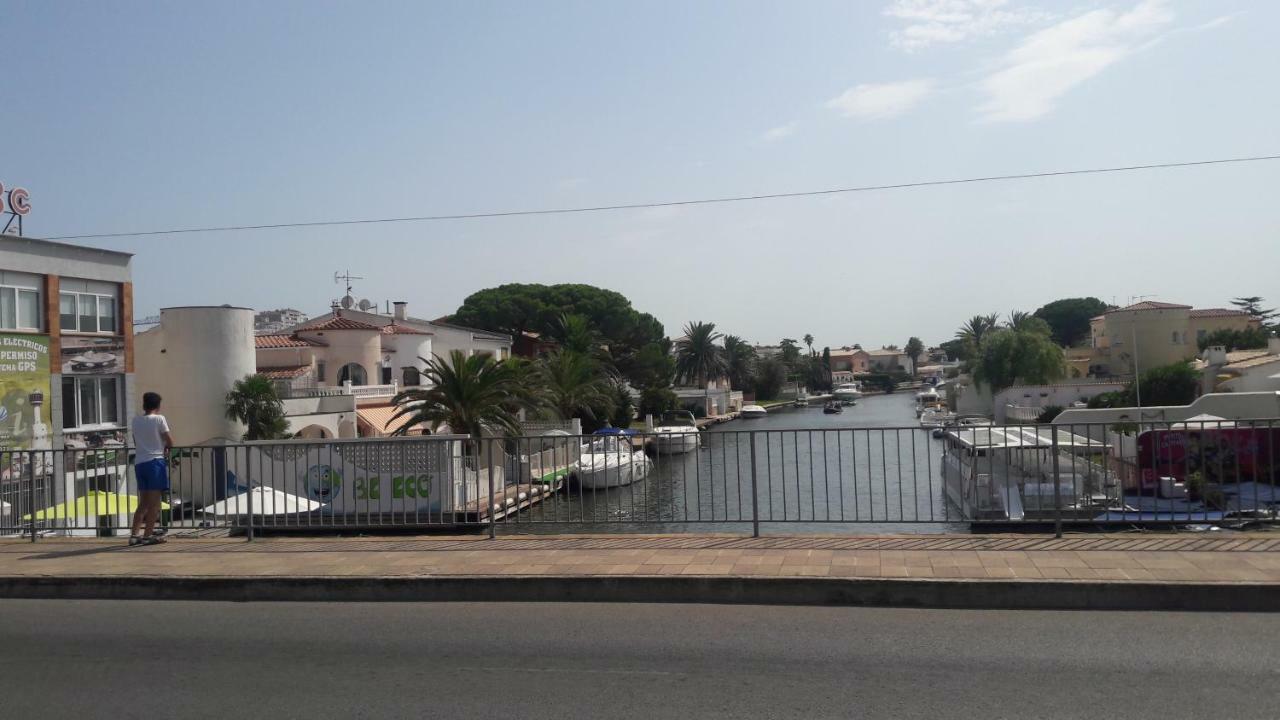 Villa Promenade Terrace Empuriabrava Bagian luar foto